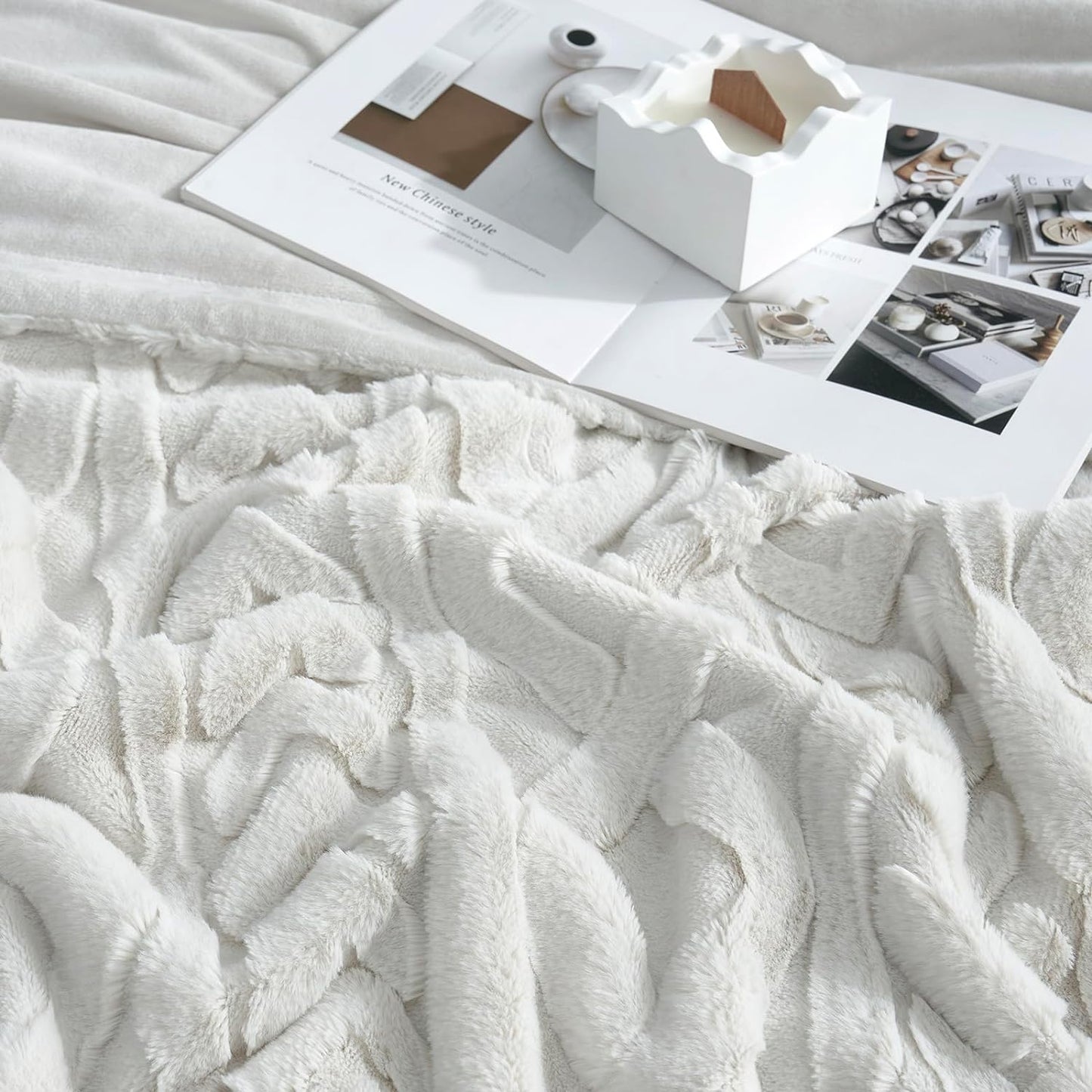 Faux Fur Throw Blanket for Couch, Jacquard Fuzzy Plush Soft Thick Winter Throw Blanket for Sofa Bed Living Room Bedroom,60"X80" Beige