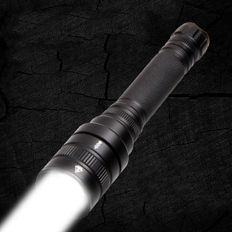 Strong light long-range flashlight