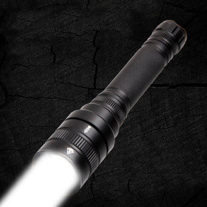 Strong light long-range flashlight