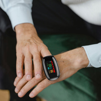 Reusable Lightweight Finger Pulse Oximeter for Outdoor Enthusiasts
