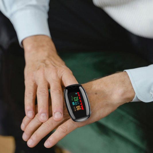 Reusable Lightweight Finger Pulse Oximeter for Outdoor Enthusiasts